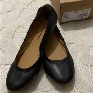 Size 8.5 lucky brand black flats